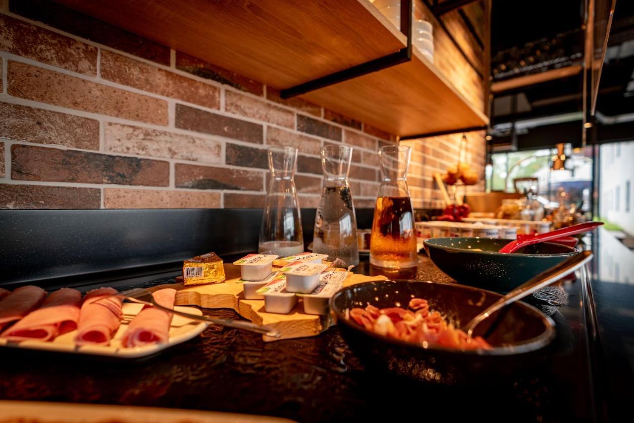 Ibis Budget Valenciennes Петит-Форе Экстерьер фото