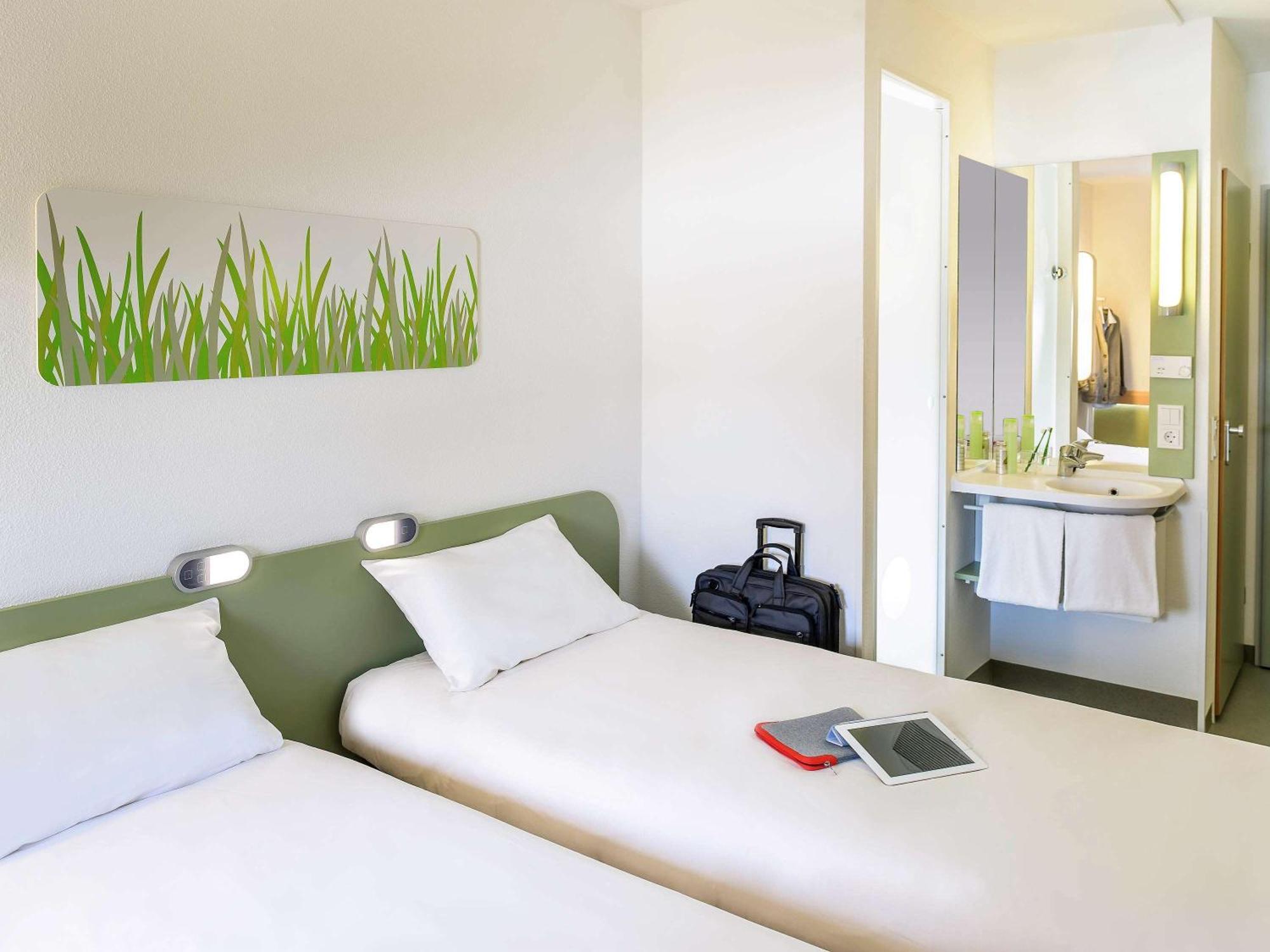 Ibis Budget Valenciennes Петит-Форе Экстерьер фото