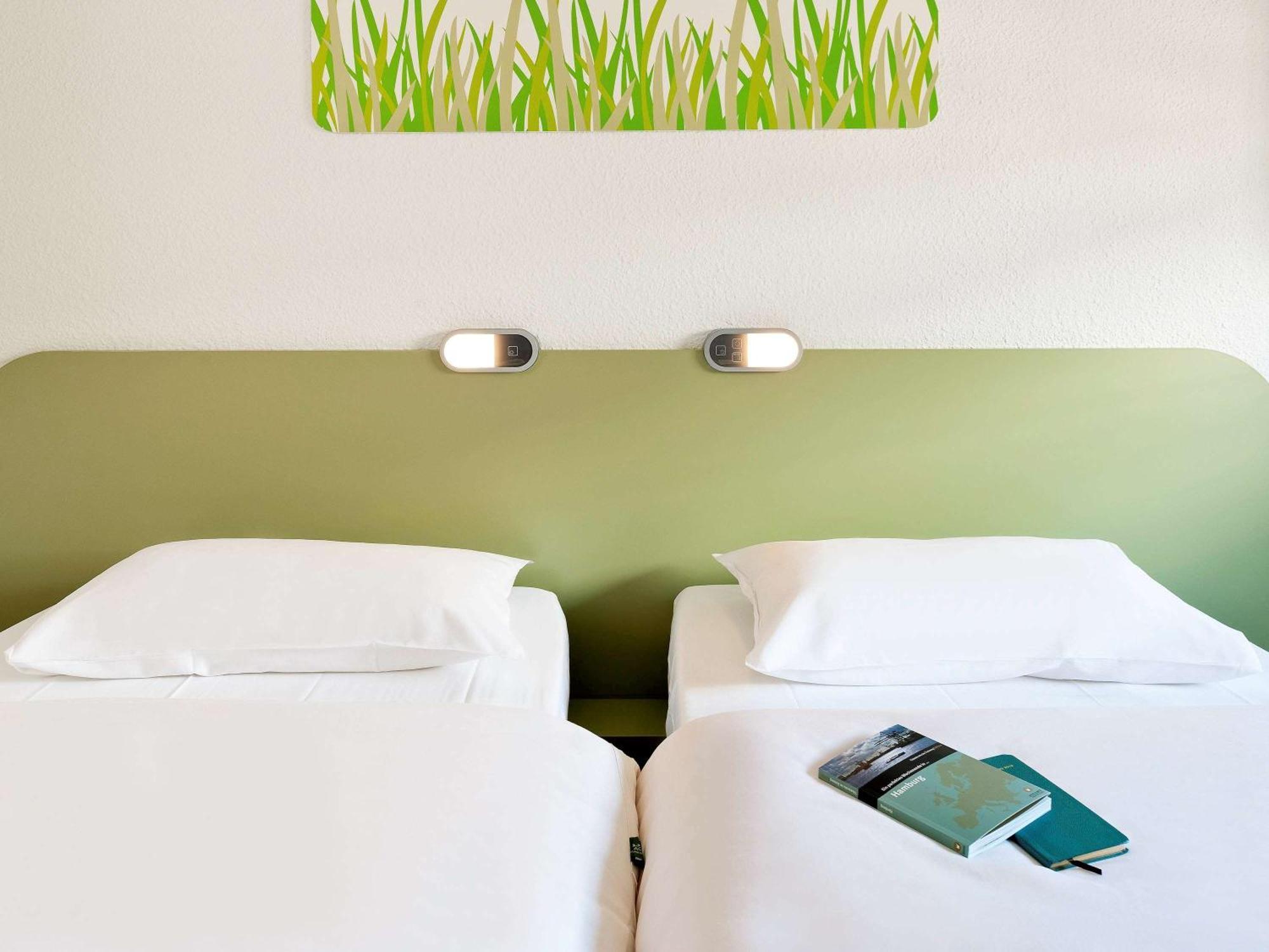 Ibis Budget Valenciennes Петит-Форе Экстерьер фото