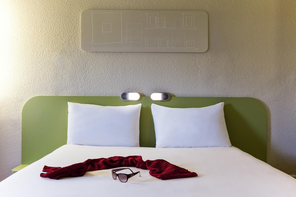 Ibis Budget Valenciennes Петит-Форе Экстерьер фото