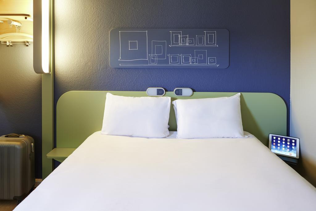 Ibis Budget Valenciennes Петит-Форе Экстерьер фото