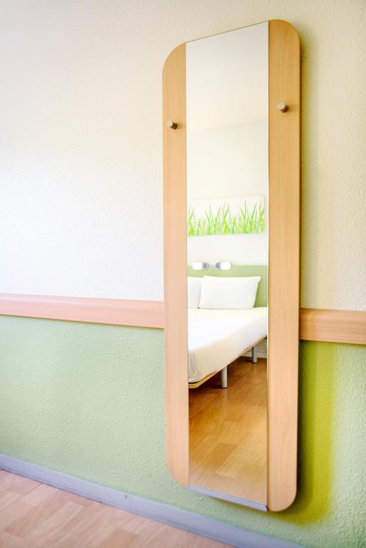 Ibis Budget Valenciennes Петит-Форе Экстерьер фото