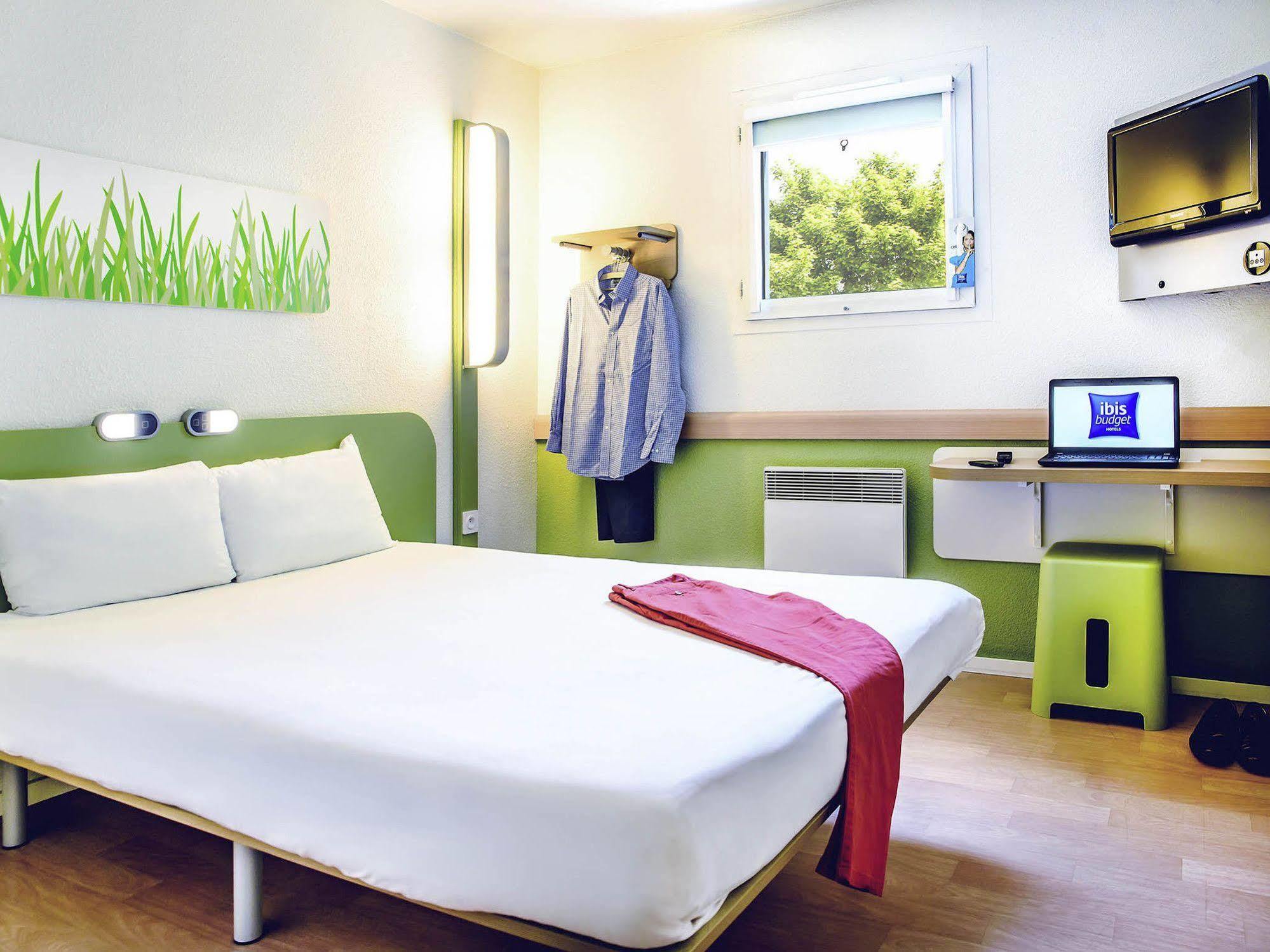Ibis Budget Valenciennes Петит-Форе Экстерьер фото