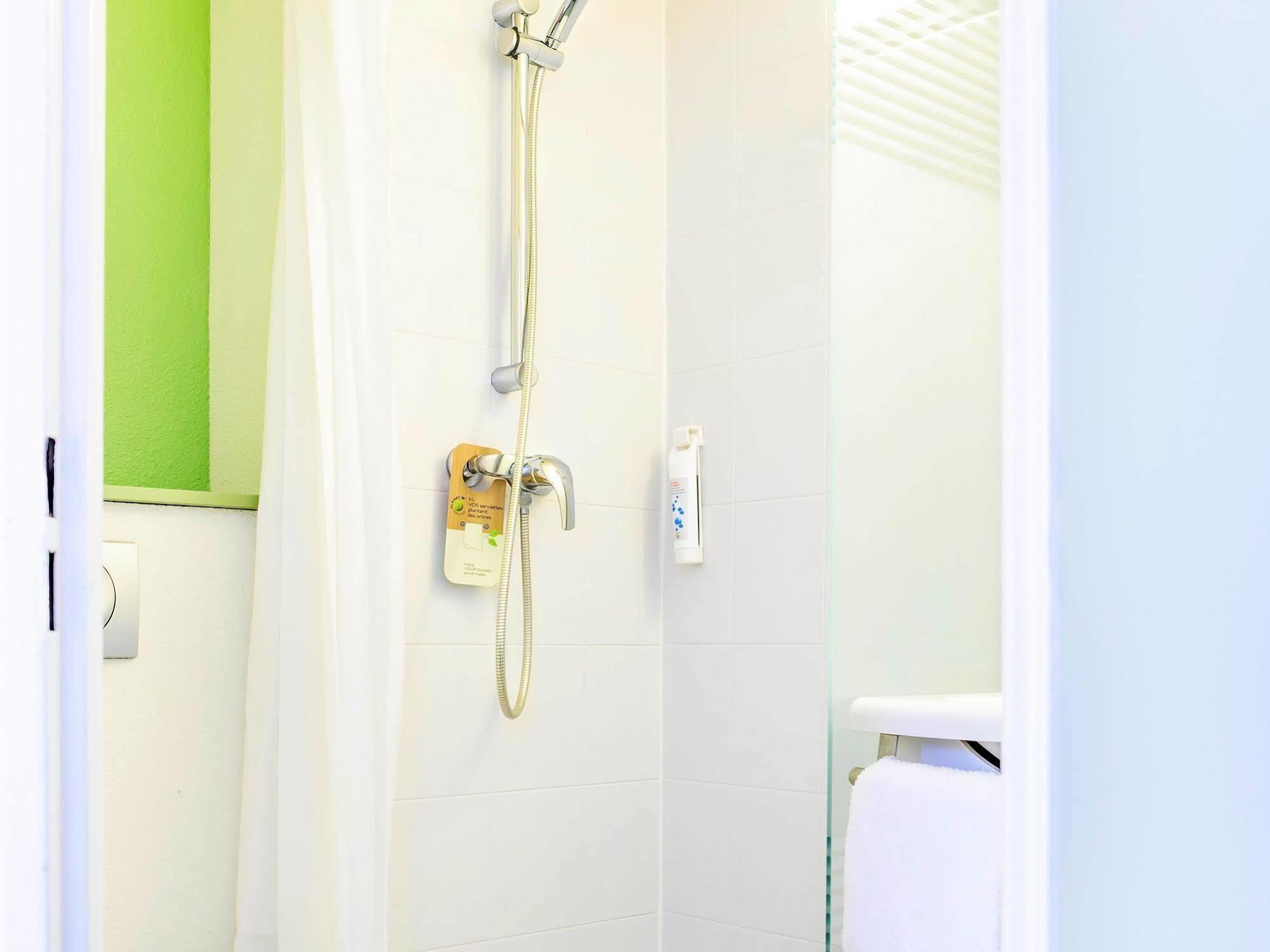 Ibis Budget Valenciennes Петит-Форе Экстерьер фото