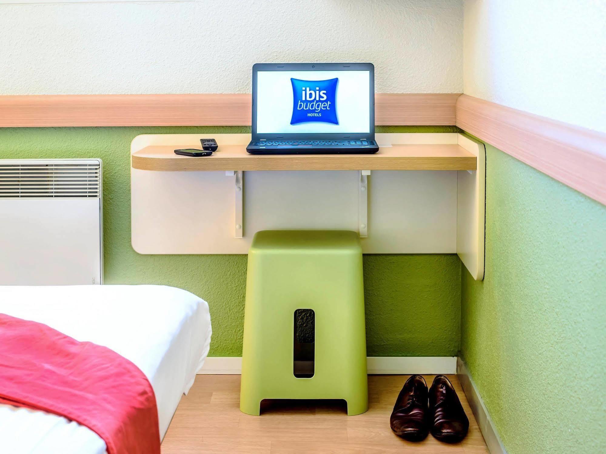 Ibis Budget Valenciennes Петит-Форе Экстерьер фото